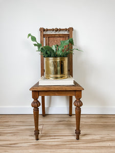 ANTIQUE DECORATIVE WOOD CHAIR