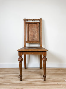 ANTIQUE DECORATIVE WOOD CHAIR