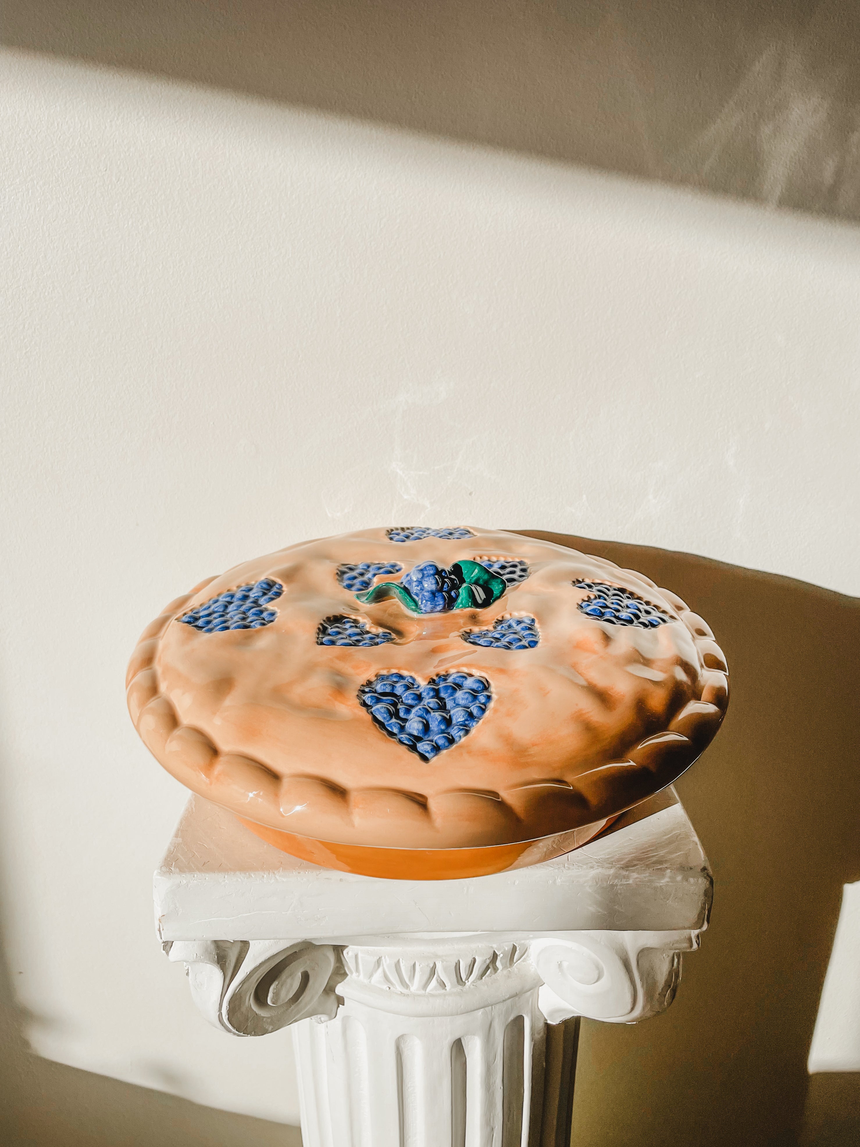 VINTAGE CERAMIC BLUEBERRY PIE STASHER