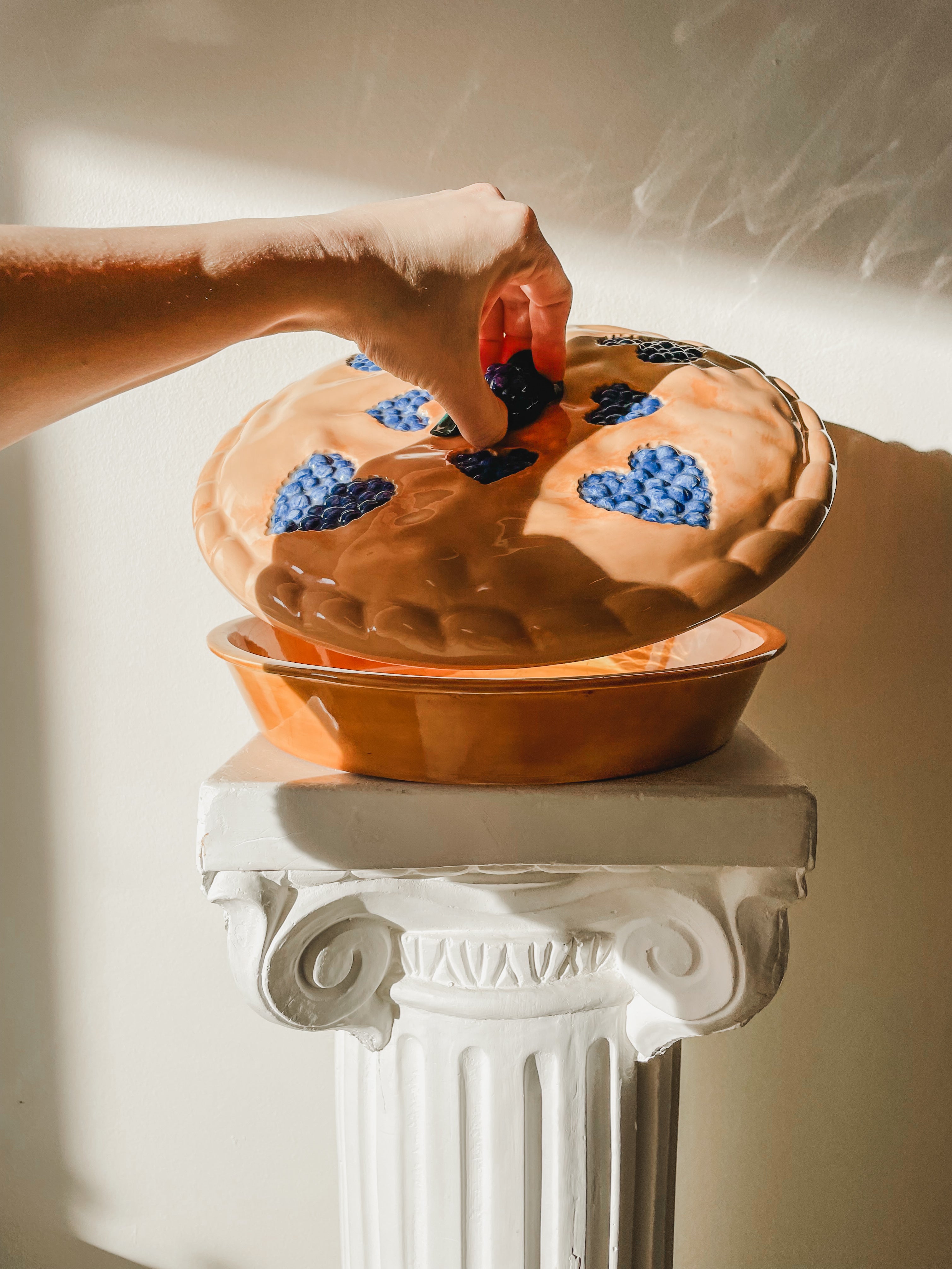 VINTAGE CERAMIC BLUEBERRY PIE STASHER