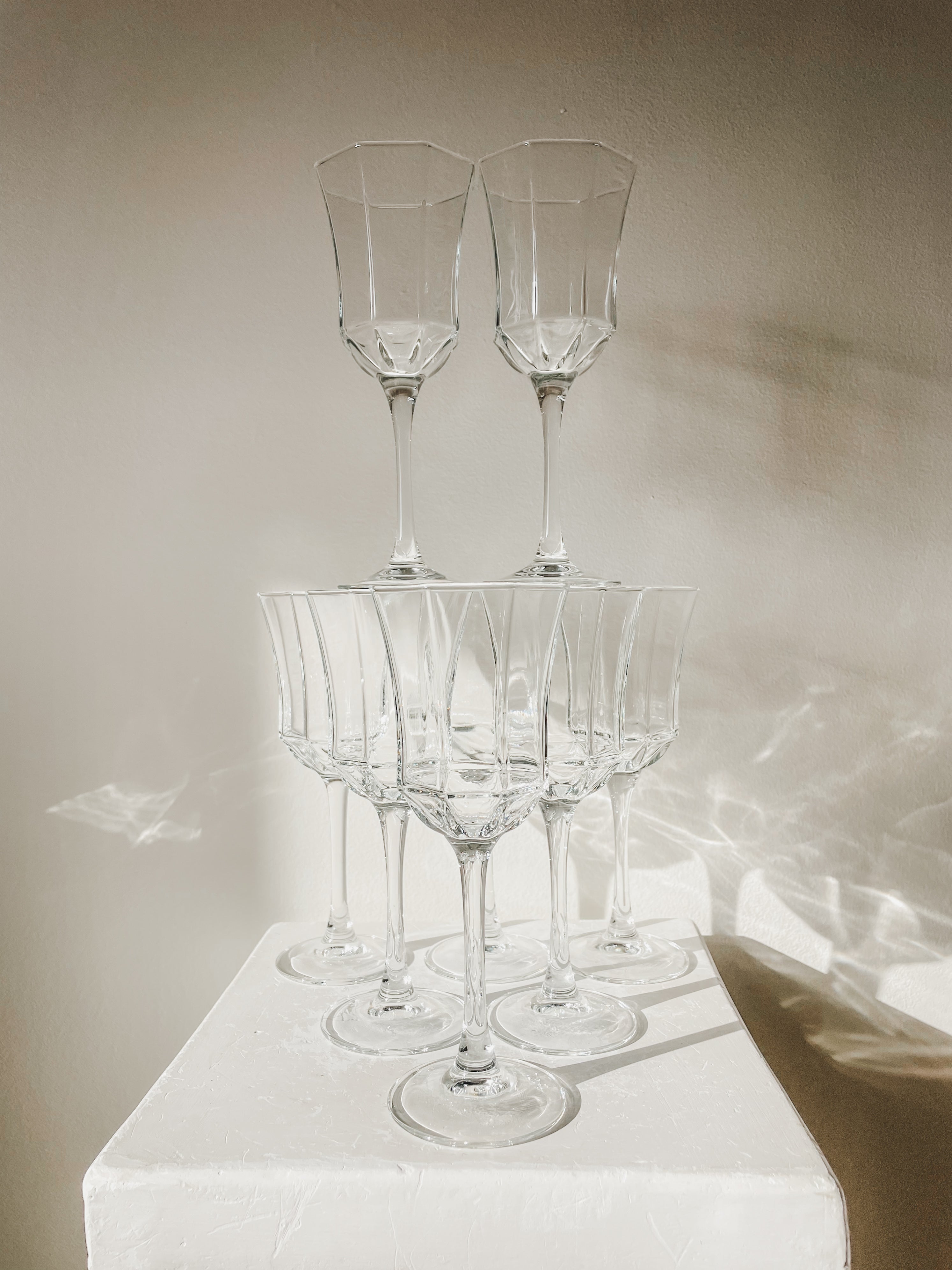 VINTAGE LUMINARC ‘OCTIME’ CLEAR WINE GLASSES