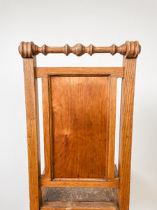 ANTIQUE DECORATIVE WOOD CHAIR