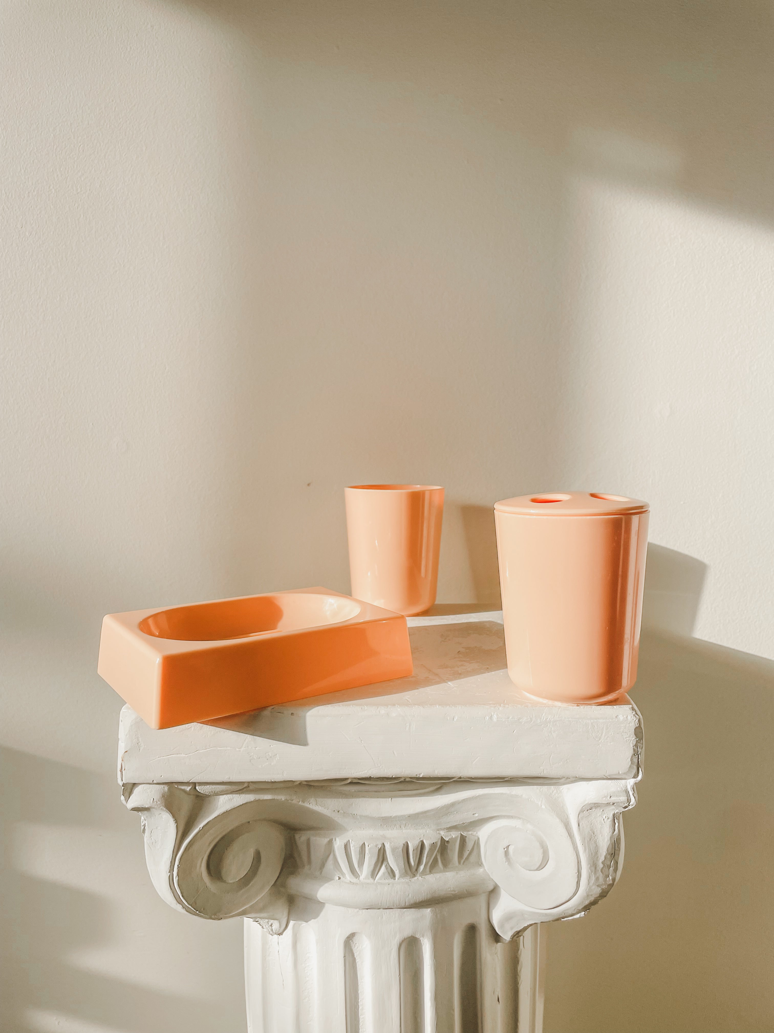 VINTAGE TOILETRIES SET