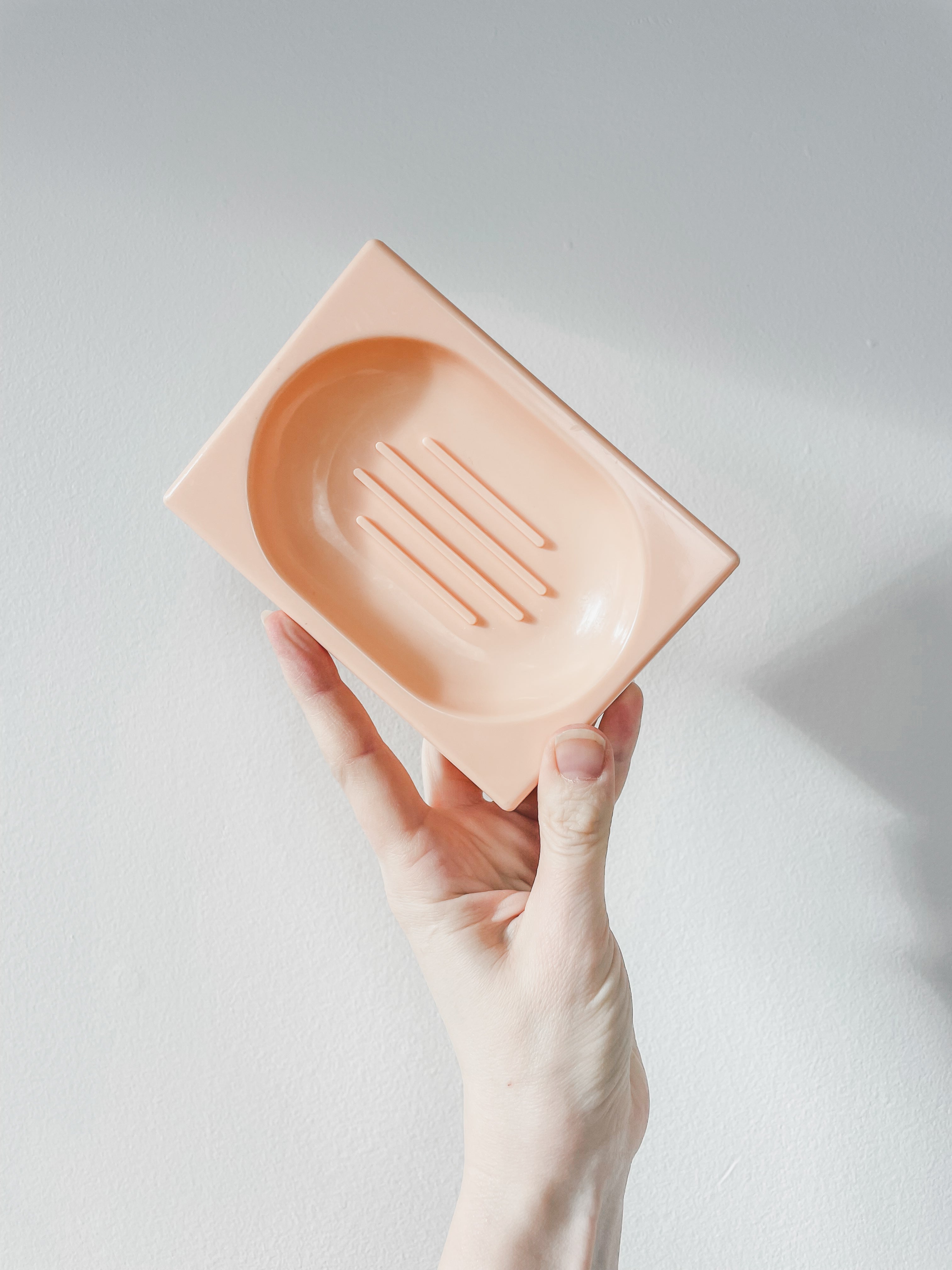 VINTAGE TOILETRIES SET