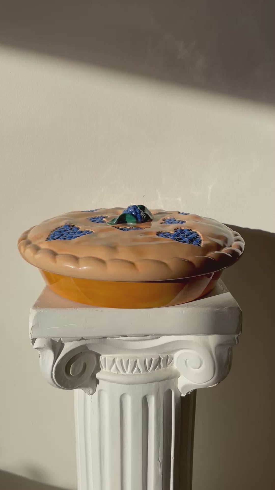 VINTAGE CERAMIC BLUEBERRY PIE STASHER