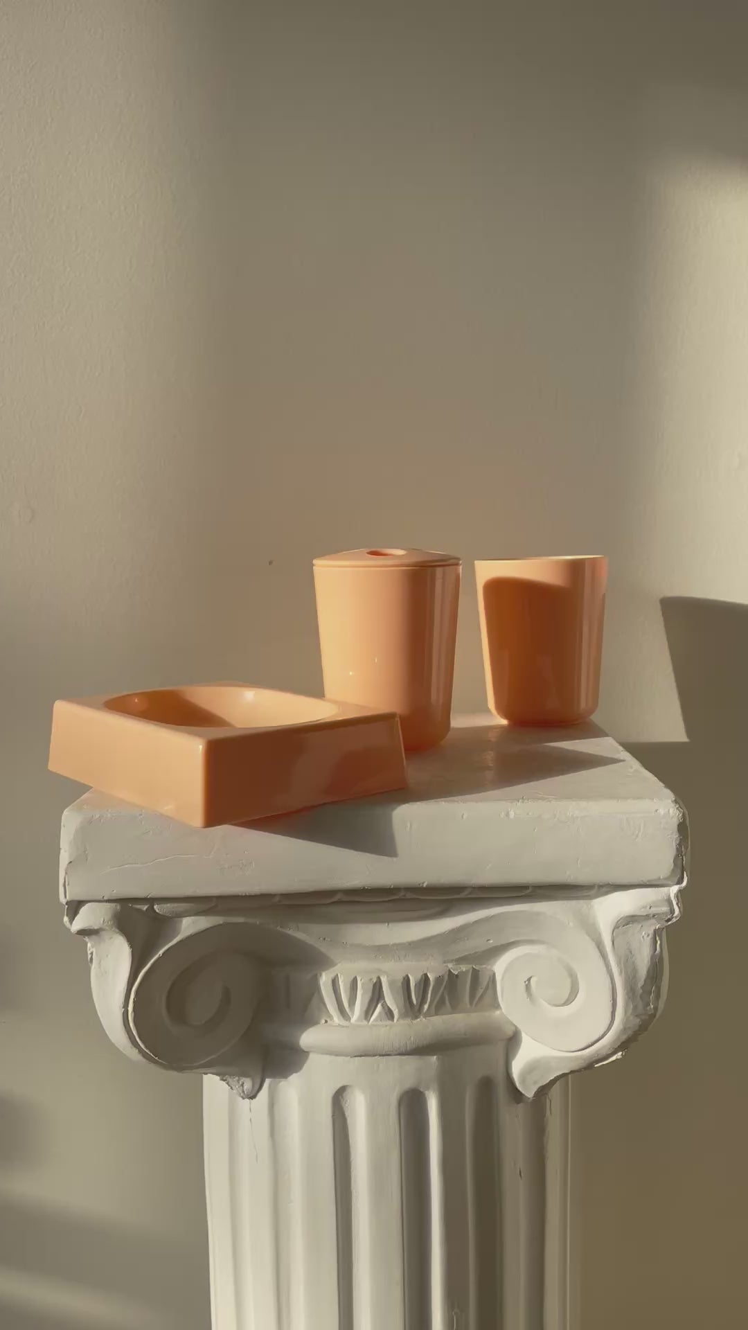 VINTAGE TOILETRIES SET